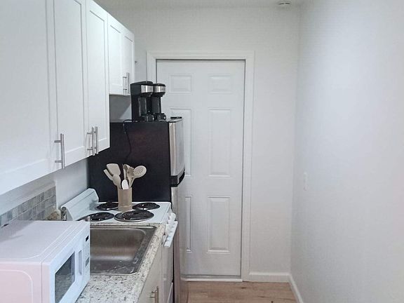3rd image of 2213 Holton St #A