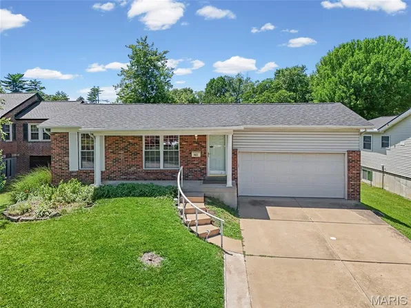9823 Wil Bes Dr, Saint Louis, MO 63123