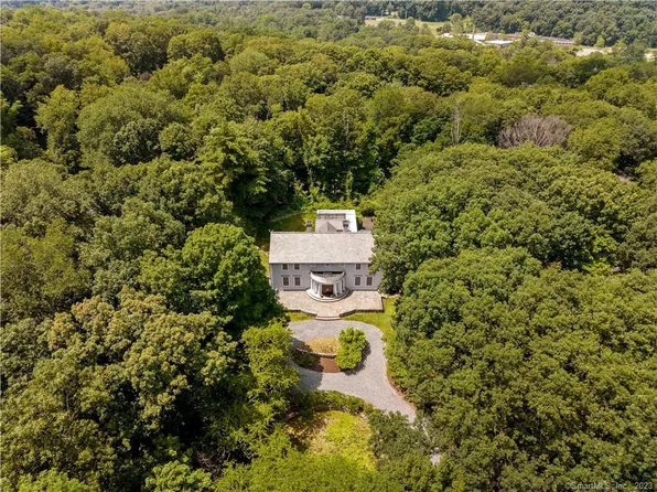 33 Skunk Lane, Wilton, CT 06897