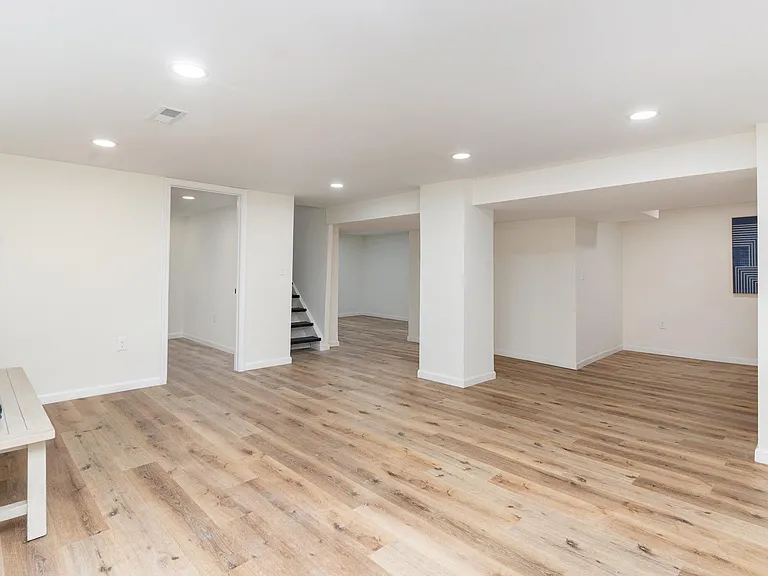 3245 Koenig Ave — Photo 13