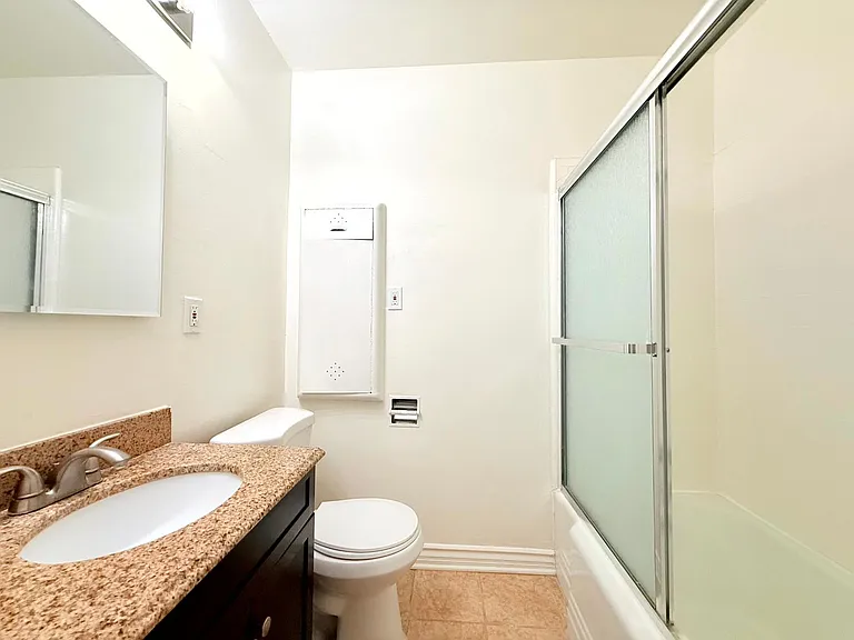 5356 Fountain Avenue/1266 N. Serrano — Photo 10