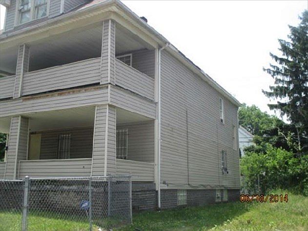 2nd image of 662 E 97th St