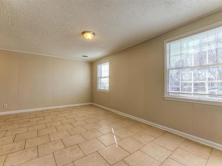 1736 Edward Ave — Photo 10
