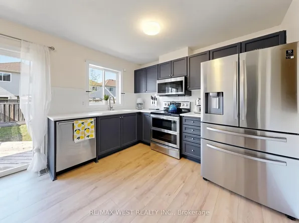 195 Banting Cres, Essa, ON L0M 1B6