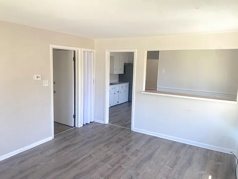 1530 Abbott Rd — Photo 2