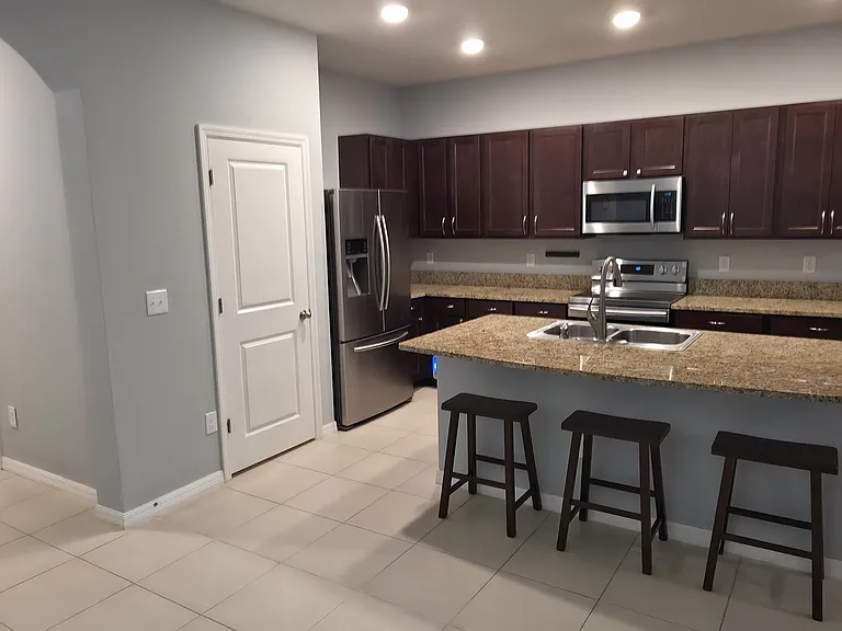 6920 Breezy Palm Dr — Photo 4
