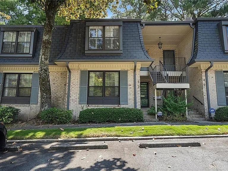 45 La Rue Pl NW — Photo 1