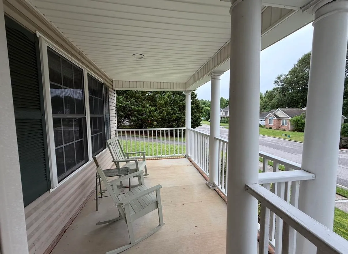 3 bed, 2.5 bath, 1746 sqft, $2,200 — Photo 2