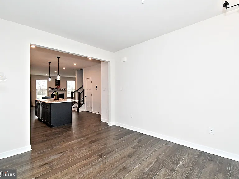 500 Sterling Dr — Photo 6