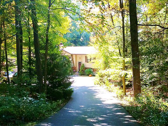 Approach to Bayberry Dr.