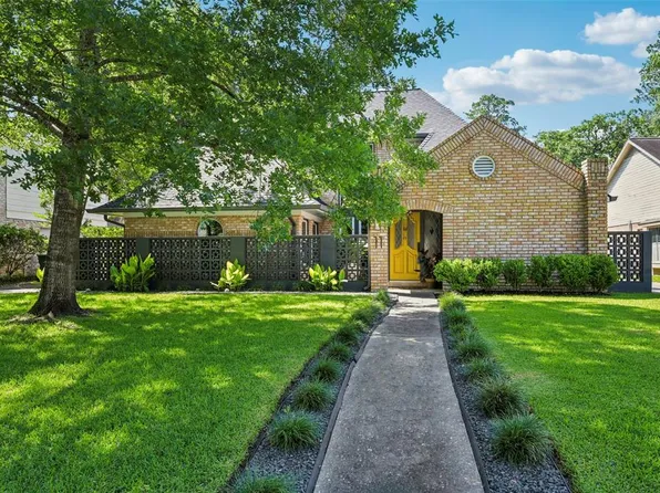 11 Devonshire Drive, Conroe, TX 77304