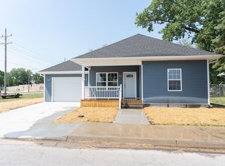 305 E McKinsey St, Moberly, MO 65270