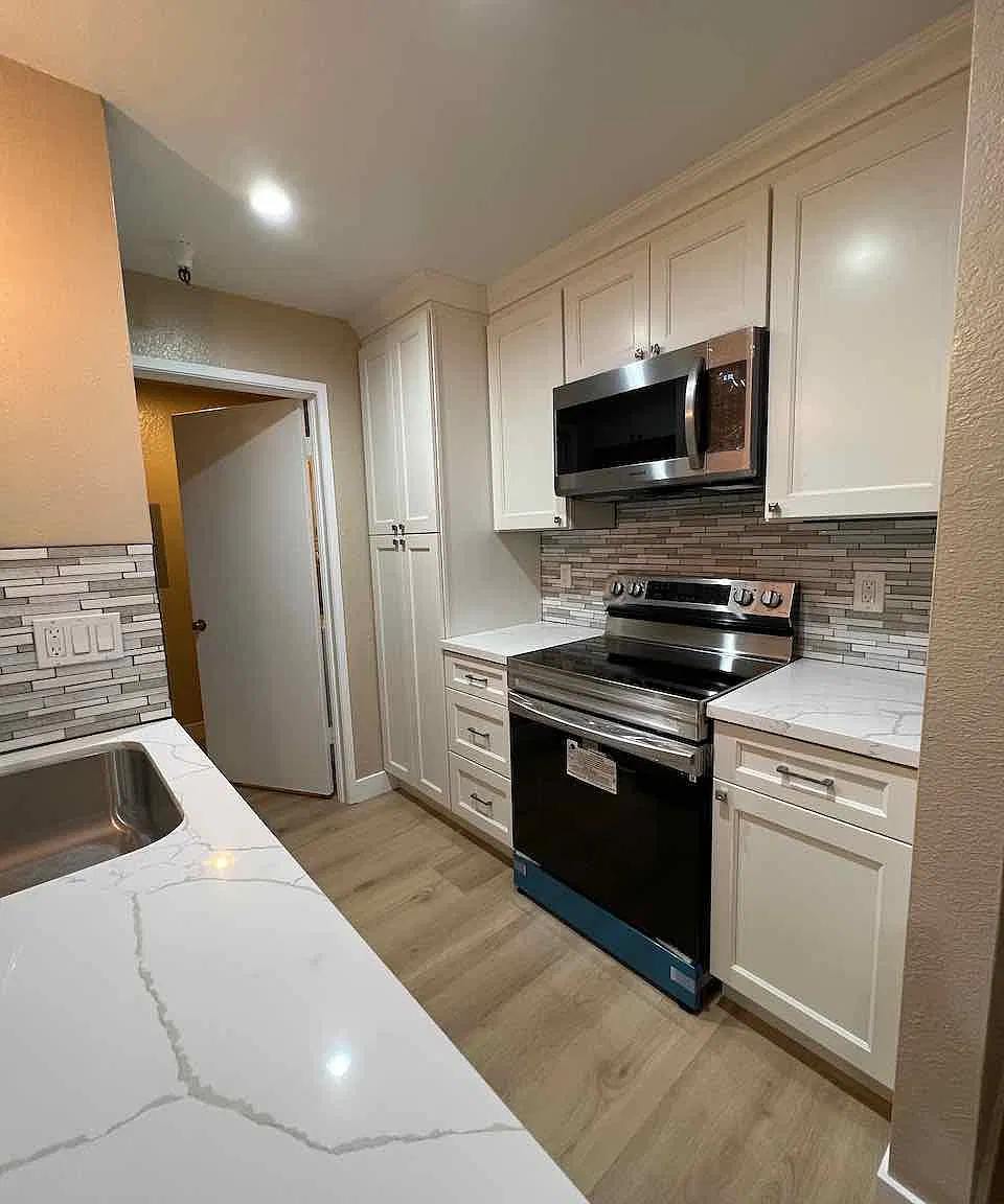 3183 Wayside Plz — Photo 3