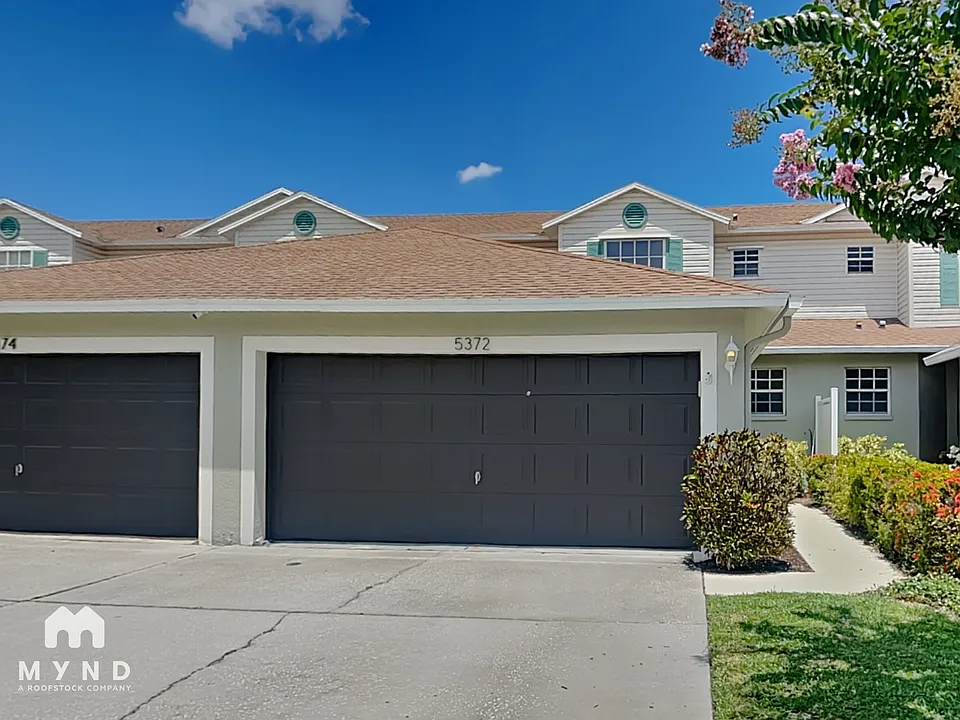5372 Neil Dr
