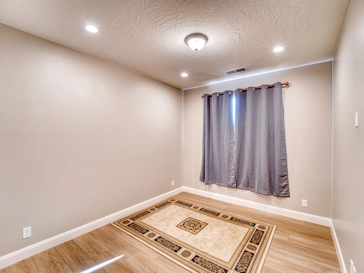 1544 N Daylight St - NR - 1 — Photo 3