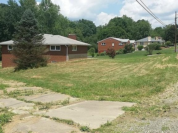 3rd image of 118 Emerald Dr