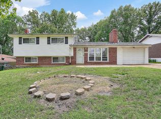 8534 Walton Woods Ct, Saint Louis, MO 63114