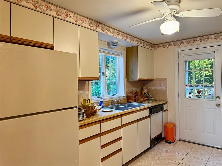 14 Fallon Ct #14 — Photo 2