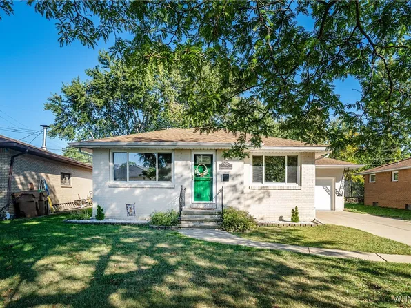 29 Constance Ln, Cheektowaga, NY 14227