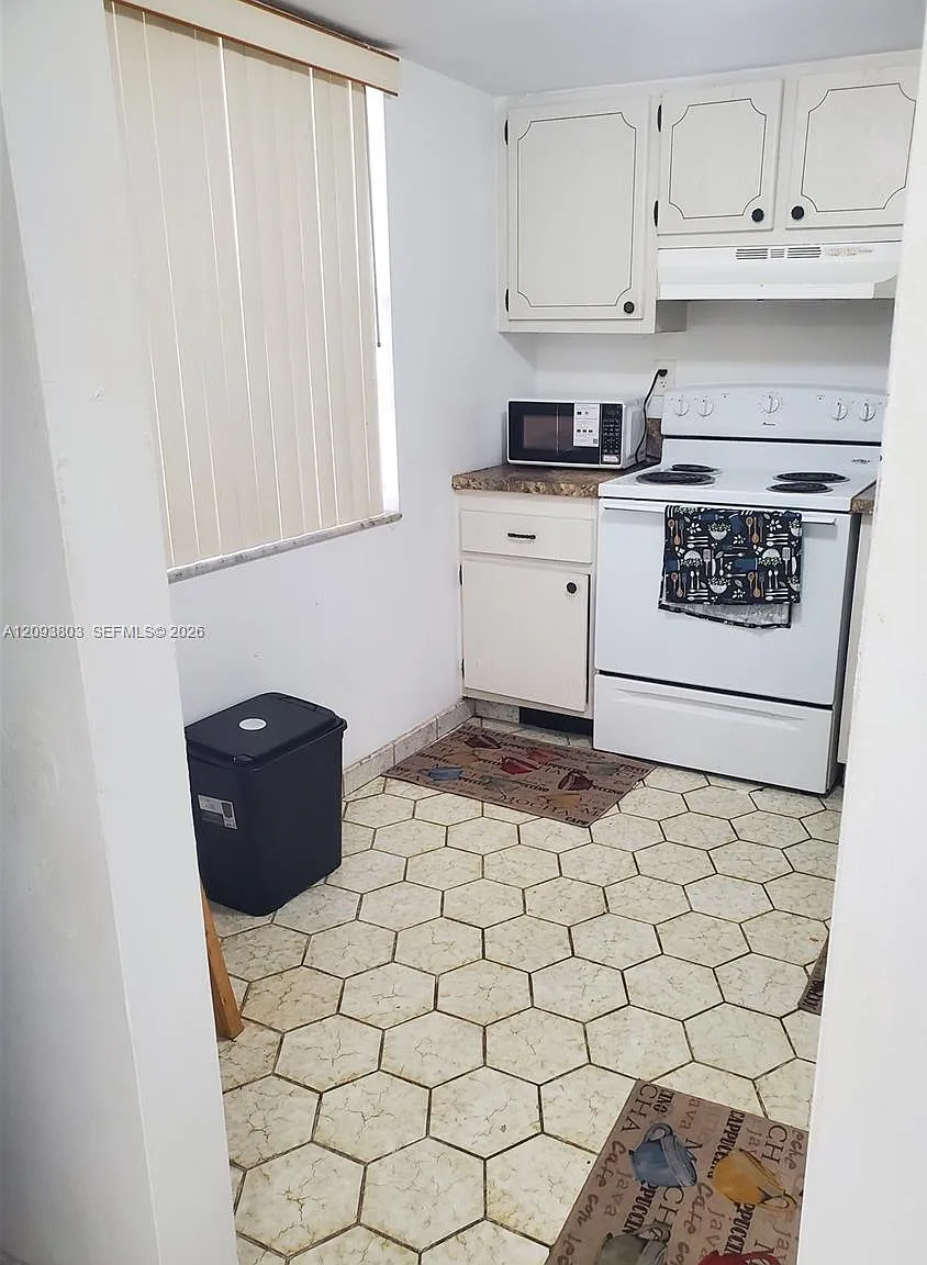 Cypress Chase Condo No 4 — Photo 1