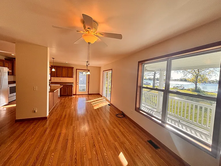 3775 W Columbia St — Photo 3