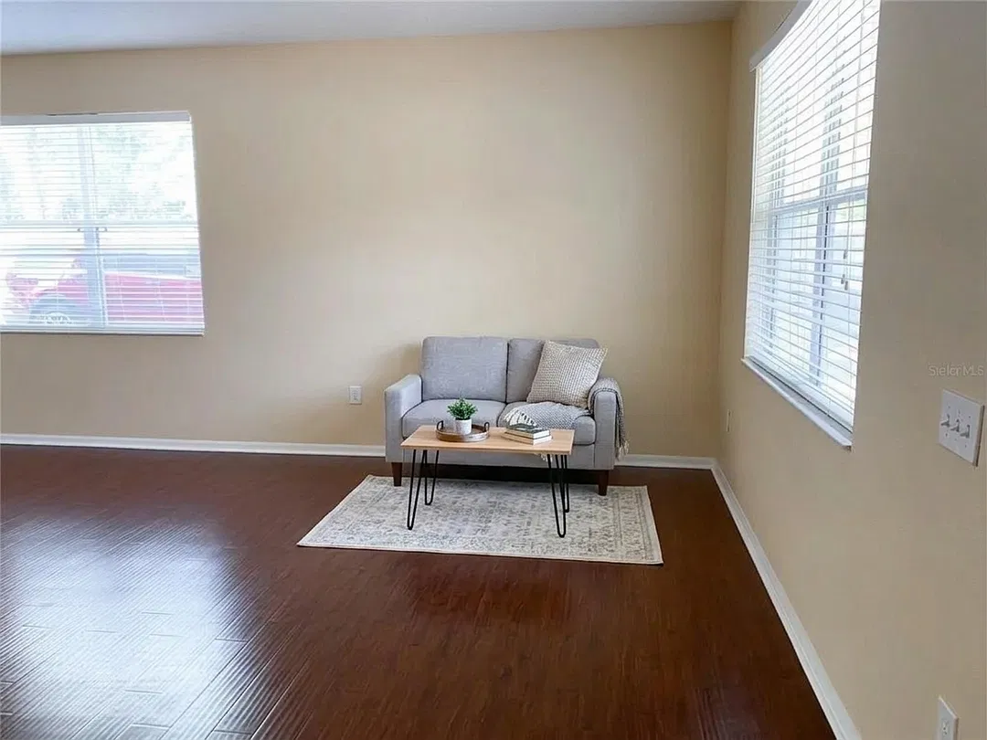 Bright Riverview Home With Open Living Areas — Photo 2