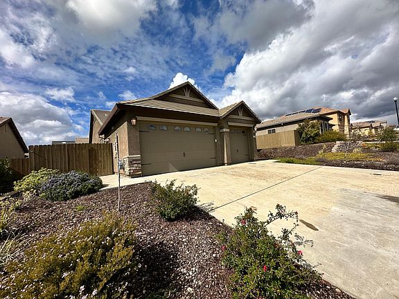 3rd image of 3232 Demartini Dr