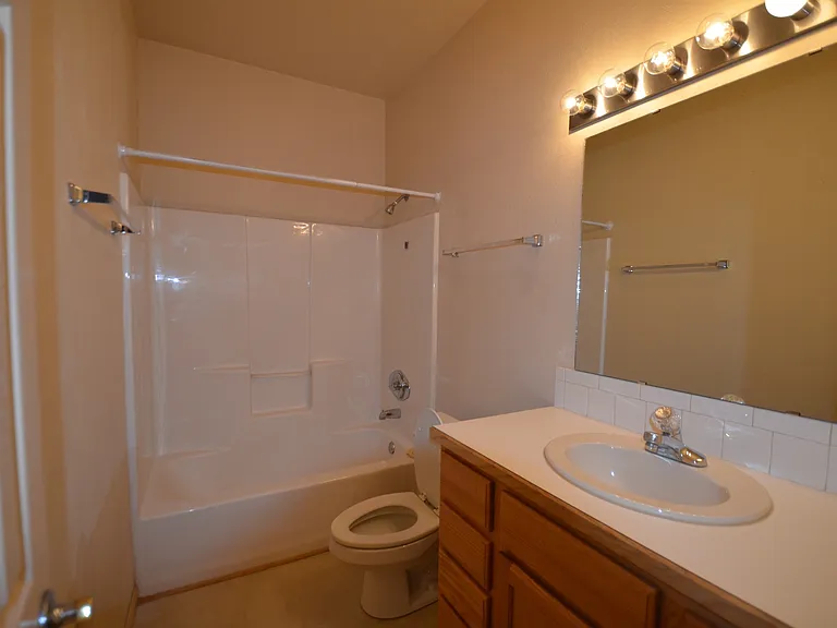 Platte View Dr. 6-Plex — Photo 5