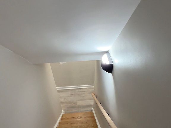 3rd image of 1040 Moseley Dr