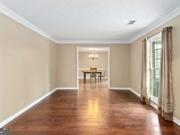 5th image of 113 Colonial Ct #100