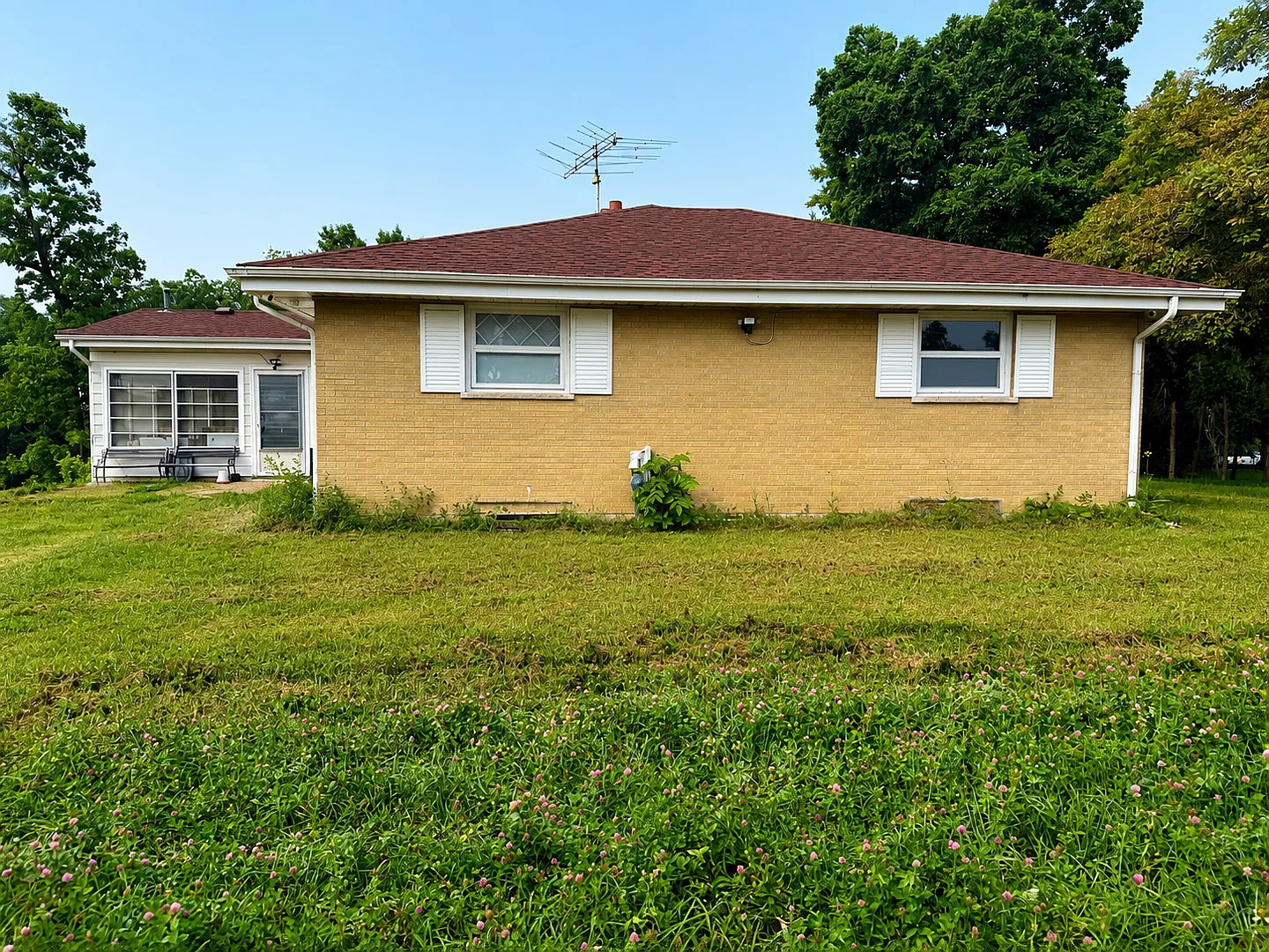 3 bed, 1.5 bath, 1701 sqft, $3,000 — Photo 2