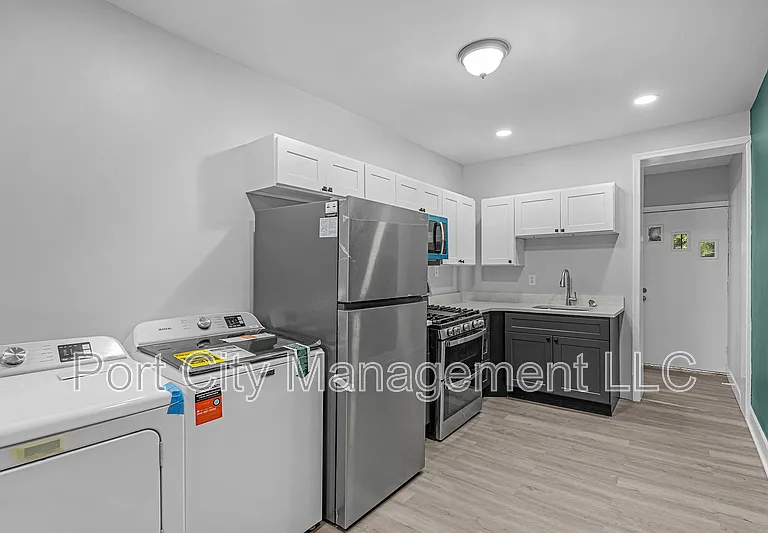 1806 Aiken St — Photo 10