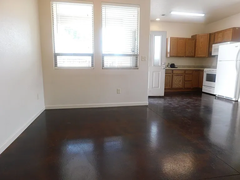 1325 Cedar Ave — Photo 4