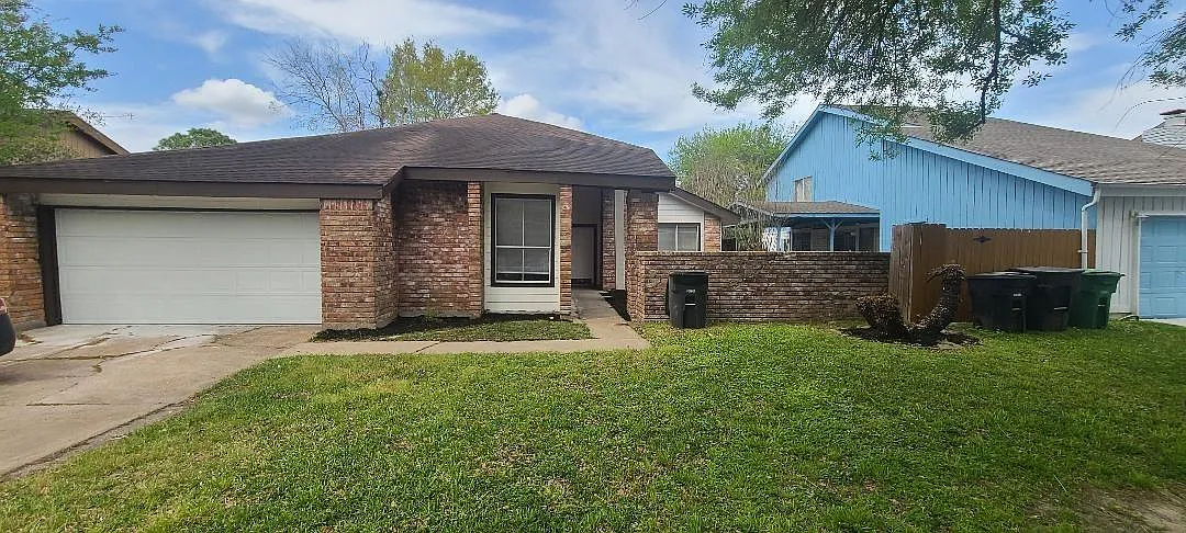 4 bed, 2.0 bath, 1867 sqft, $2,200 — Photo 1