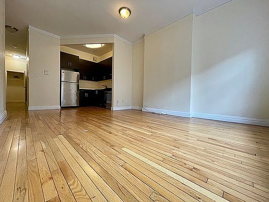 2nd image of 347 Manhattan Ave APT 3B