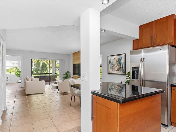 4th image of 301 Congressional Way #301