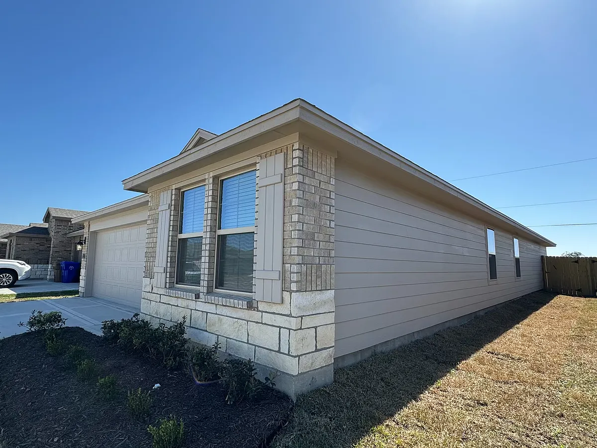 Building Photo - 1645 Pleasant Dr