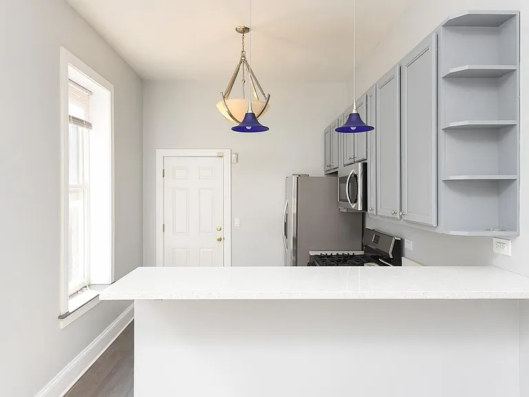 1713 W Julian St #1R — Photo 8