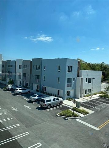 1st image of 1206-2561 NE 193rd St #1206