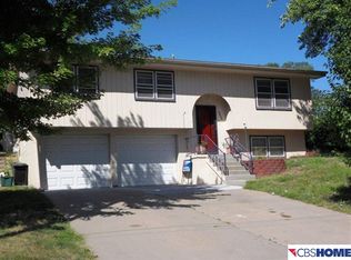 5824 S 52nd St, Omaha, NE 68117