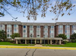 201 Thames Pkwy APT 2K, Park Ridge, IL 60068