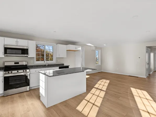 393 Court St #1, Plymouth, MA 02360