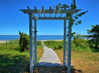 65 Shinnecock Rd, Hampton Bays, NY 11946