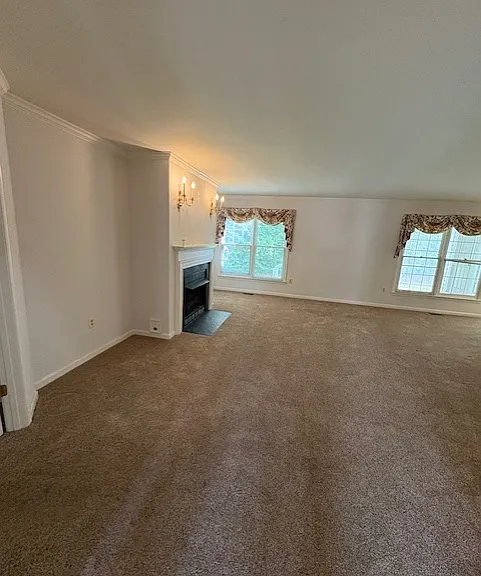 401 Greens Ct — Photo 3