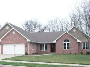 6200 N Blackoak Ct, Peoria, IL 61615