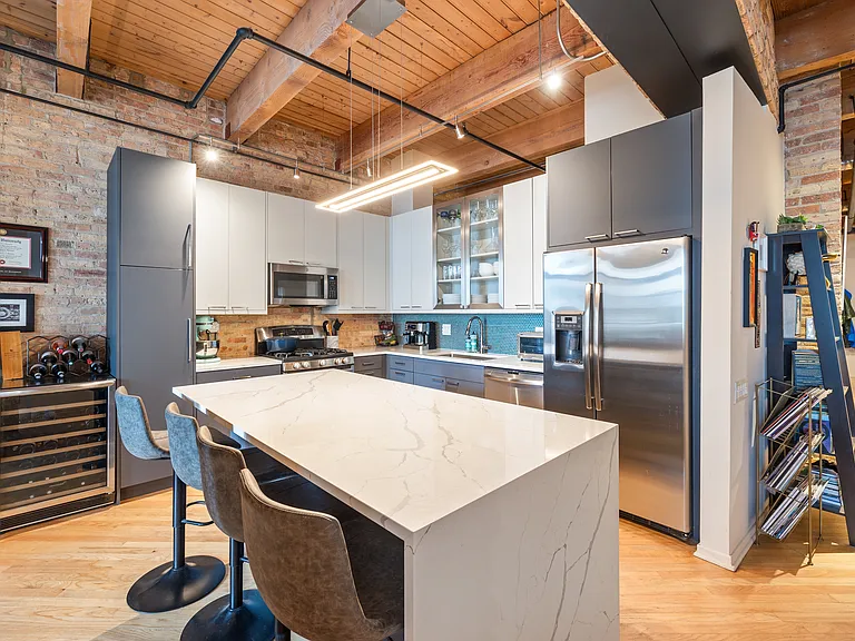 375 W Erie St #303 — Photo 11