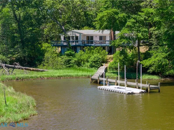 381 Dawson Ln, White Stone, VA 22578