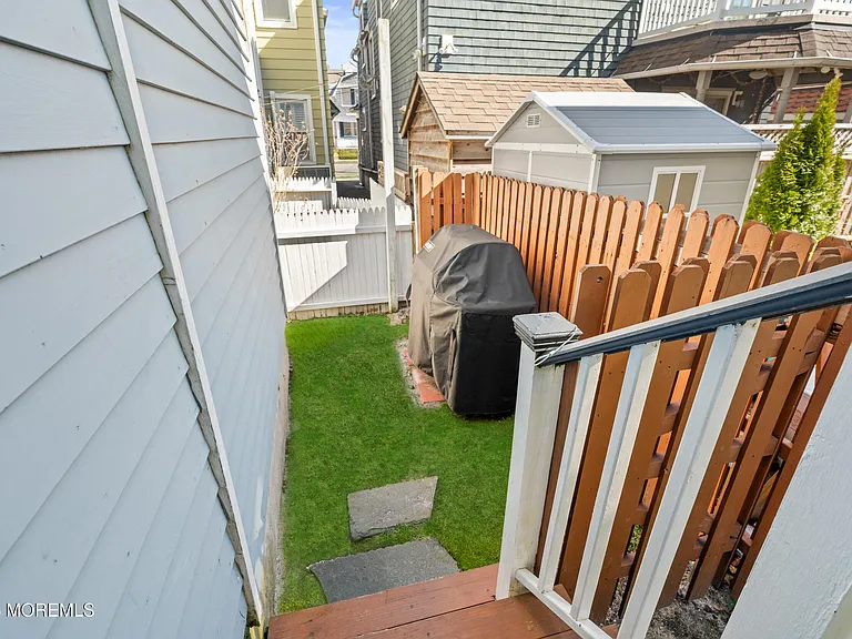 49 Franklin Ave — Photo 24