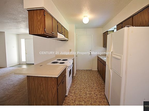4th image of 405 Campbell Ln