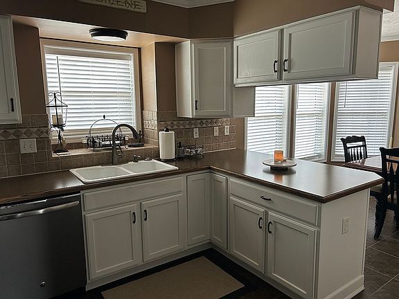5th image of 802 Saint Michaels Dr